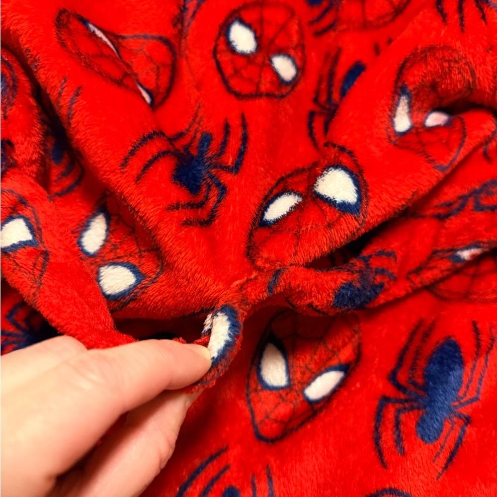 Size 4 Marvel Red Spider-Man Kids Robe - Picture 5 of 5